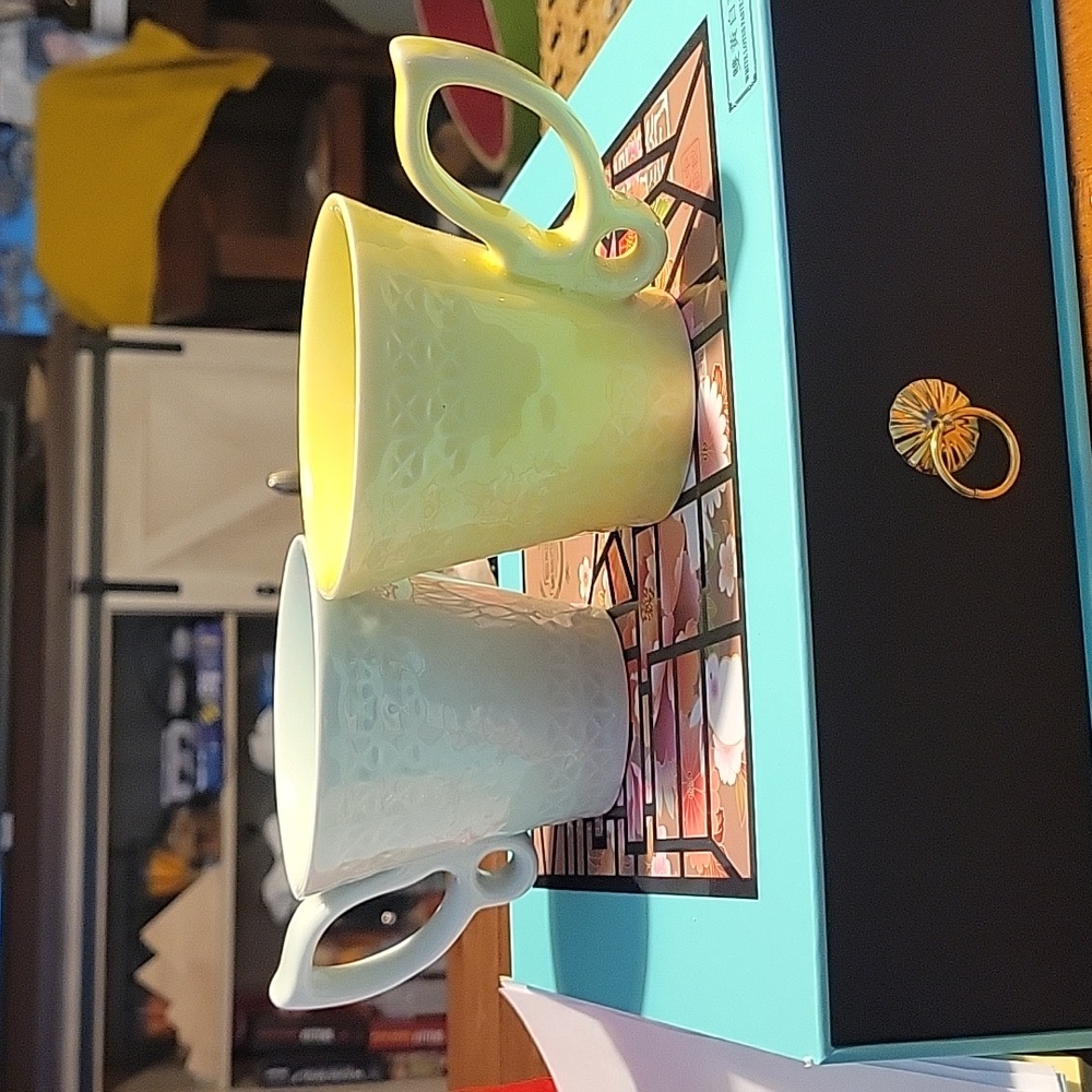 Teacups price is for 2